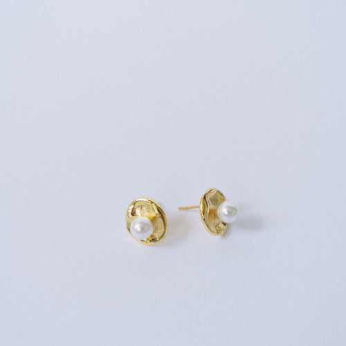 Lizzie pearl studs