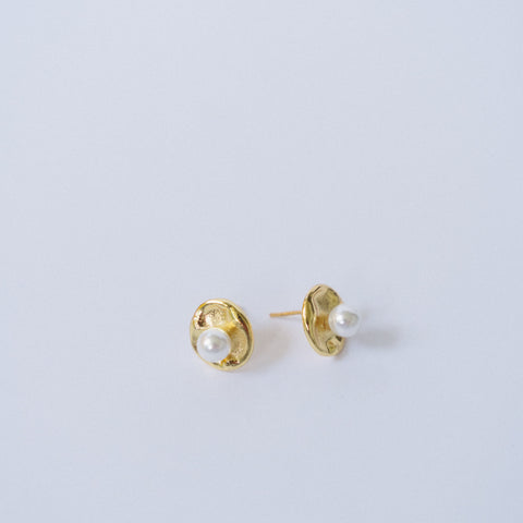 Lizzie pearl studs