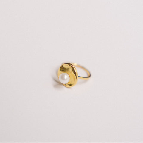 Lizzie pearl ring